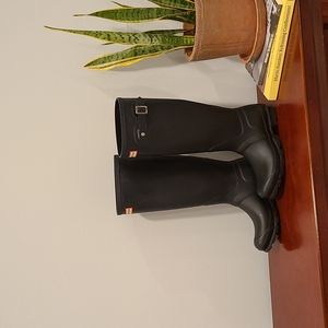 Tall Matte Black Rain Boots 🖤